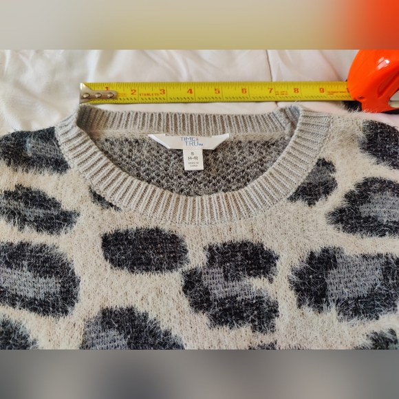Time And Tru NWOT gray Animal print crew neck sweater 🐆🩶🖤 (S/CH) (Size: 4-6) - Picture 7 of 16